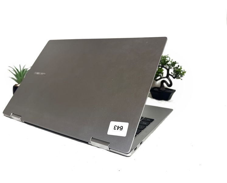 Ноутбук Samsung / 13.3" Full HD OLED / i5-1135G7 / Iris Xe / 8-512 1-0032 фото