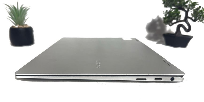 Ноутбук Samsung / 13.3" Full HD OLED / i5-1135G7 / Iris Xe / 8-512 1-0032 фото