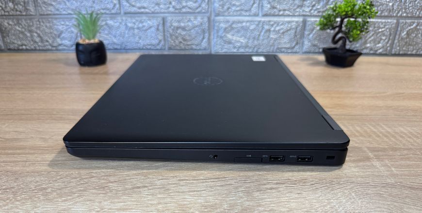 Ноутбук Dell  15.6" FHD / i7-6820HQ / R7 M370 2GB / 16-512 1-0087 фото