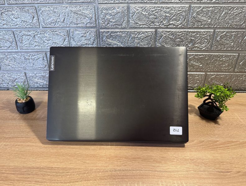 Ноутбук Lenovo 15.6" Full HD / i5-8265U / 8-256 1-0071 фото