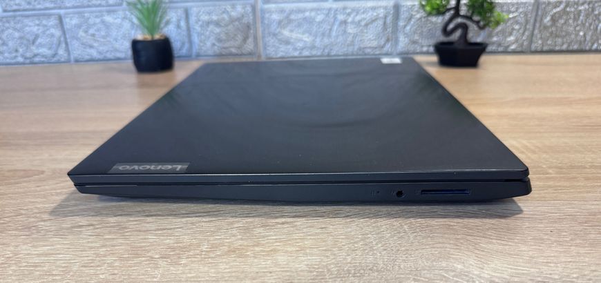 Ноутбук Lenovo 15.6" Full HD / i5-8265U / 8-256 1-0071 фото