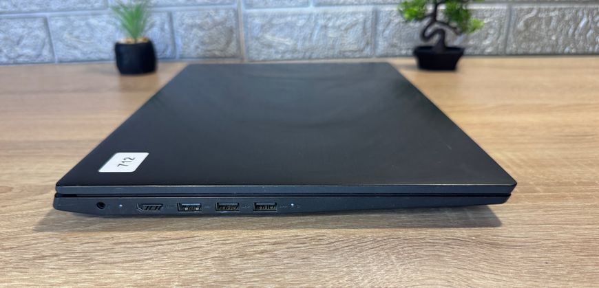 Ноутбук Lenovo 15.6" Full HD / i5-8265U / 8-256 1-0071 фото