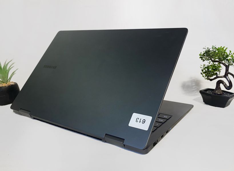 Ультрабук Samsung 13.3" Full HD / i5-1340P / Iris XE / 8-256 1-0010 фото