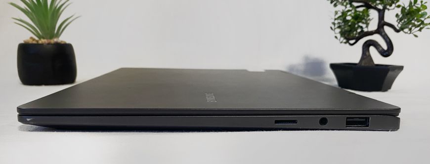 Ультрабук Samsung 13.3" Full HD / i5-1340P / Iris XE / 8-256 1-0010 фото