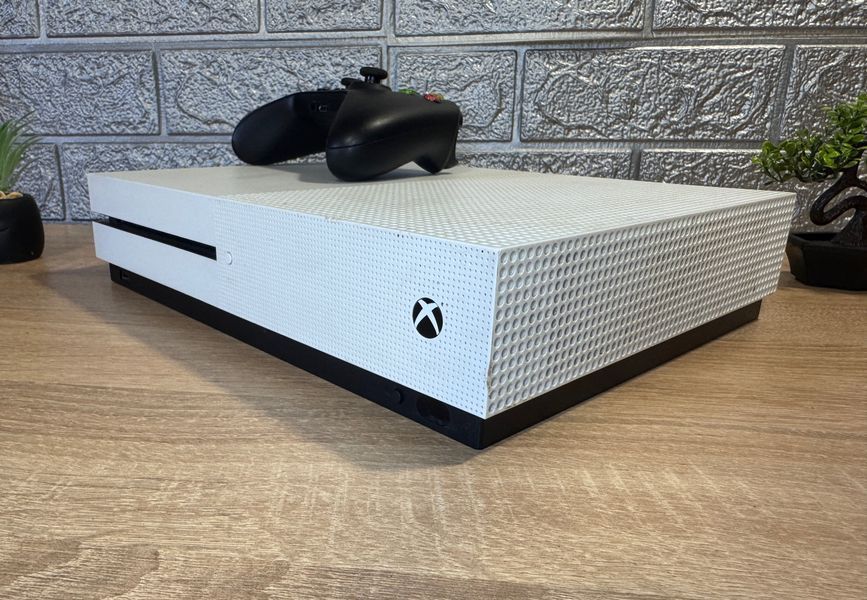 Ігрова консоль Xbox One S 1TB 2-0040 фото